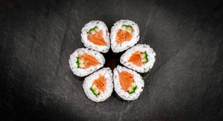 Хосомаки Сьомга (130г)