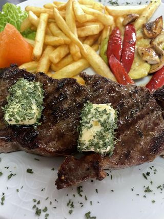 Biftek u gorgonzola sosu