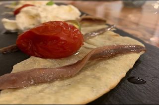 Filetti di acciughe dell’adriatico con datterini confit