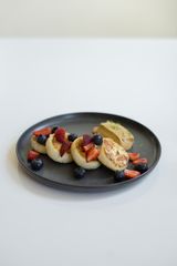 Cottage cheese pancakes with caramel milk mousse