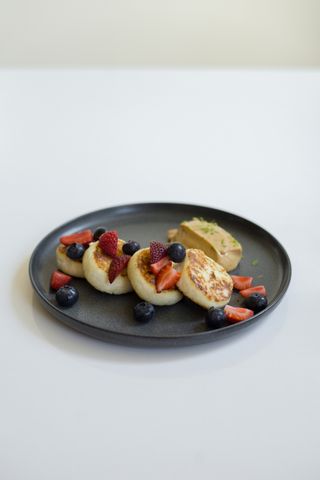 Cottage cheese pancakes with caramel milk mousse