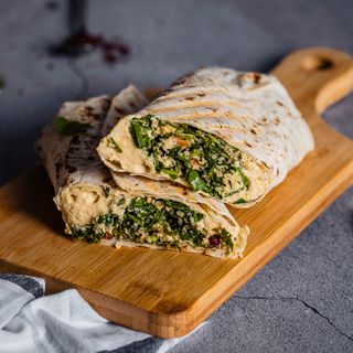 Hummus la Lipie cu Salata Tabouleh