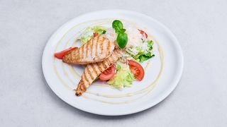 Sałatka Cesar con pollo