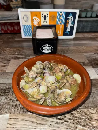 Almejas Al Ajillo
