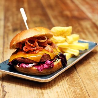 Maxi Burguer de Presa 100% Ibérica com batatas.