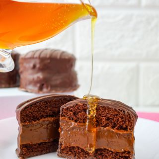 Pão de mel recheado com doce de leite