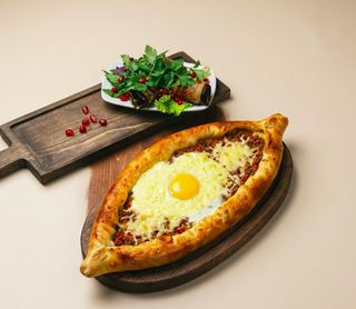 Pizza Pide Carne Picada Y Queso (Mediana)