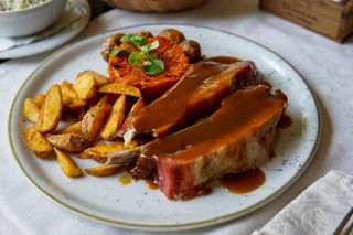 Dimljena rebarca u sosu od crnog piva