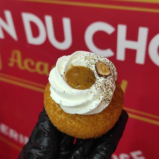 Chou vanille & praliné noisettes 