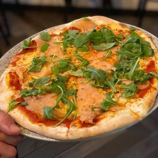 Pizza salmone