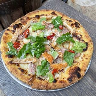 Піца з ковбасками гриль та курячим шніцелем (470 г)