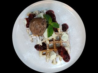 Вафлі з крем сиром та малиновим джемом