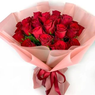 25 червоних троянд