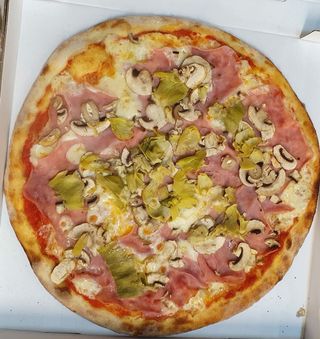 Pizza Clásica Caprichosa (33 Cm.)