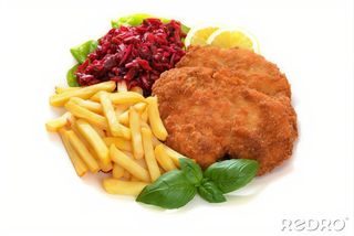 Schab panierowany z frytkami I surówką 