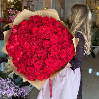 The Love Bomb - 101 Rosas Rojas