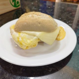 Pulga tortilla francesa y queso 