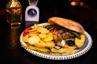 Sandwich Oeuf & Kabeb avec Boisson aux Choix