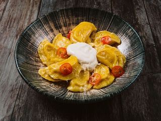 Pierogi z łososiem i szpinakiem (12 szt)