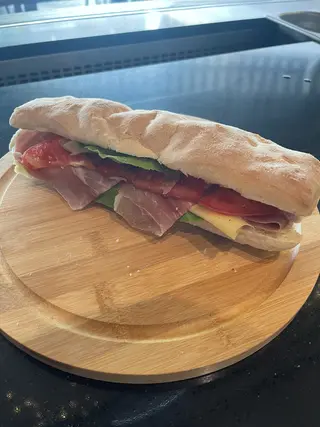 Čabata-sendvič pršut sir,prilog 170gr