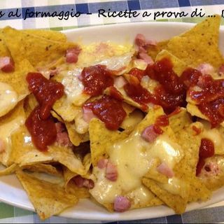 Nachos con fonduta di formaggio