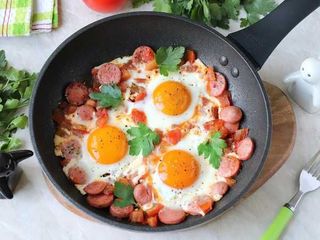 Яичница с сосиской (220г)