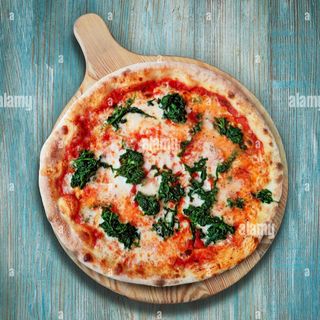 Salsa di pomodoro mozzarella spinaci salsiccia 