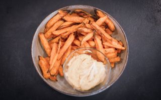 Ración de Batata con hummus casero