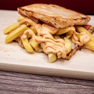 Pizzetta patatine fritte e salsa