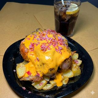 Menu pollo cheddar e bacon, patate e bibita