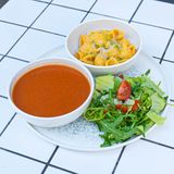 N2 ბიზნეს ლანჩი მაკ'ენ'ჩიზ და პომიდვრის წვნიანი