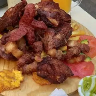 Chicharrón De Cerdo Con Patacón (Ración)