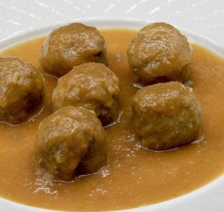 Plato de albóndigas de choco