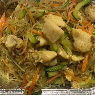 spaghetti di riso con pollo（鸡肉风干）