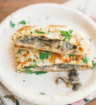 Блин с грибами в сливочном соусе