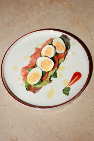 Avocado tost kuvano jaje