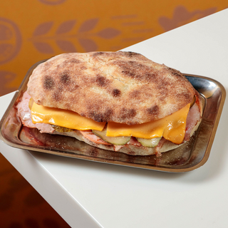 Піца-сендвіч з шинкою (250г)