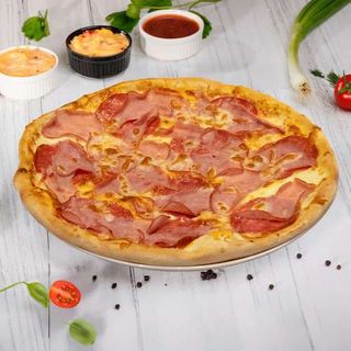 Pizza prosciutto salami medie