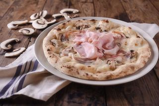PROSCIUTTO E FUNGHI