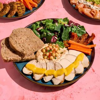 Pollo Curry & Hummus Libanés