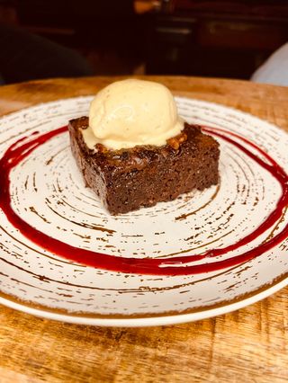 Brownie De Chocolate Con Helado De Vainilla