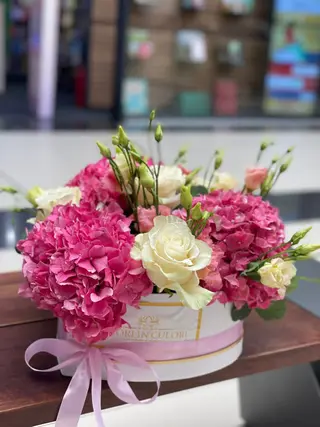 Aranjament floral "Zambet" b68