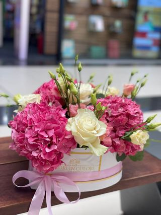 Aranjament floral "Zambet" b68