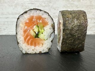Макі лосось (200г)