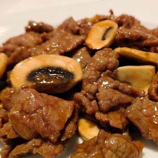 35. Ternera Con Champiñones