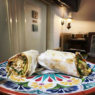 Shawarma De Pollo En Rollo De Pitta