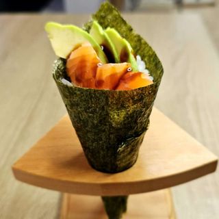 Temaki salmon