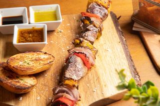 Brocheta De Solomillo Con Verduras