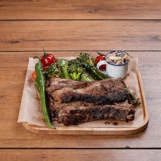 შებოლილი ღორის ნეკნები