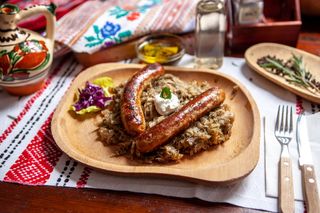 Varză călită cu cârnați